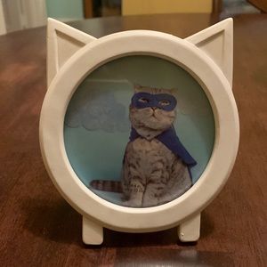 Isaac Jacob’s white cat picture frame, 3.5” x 3.5”, NWOT